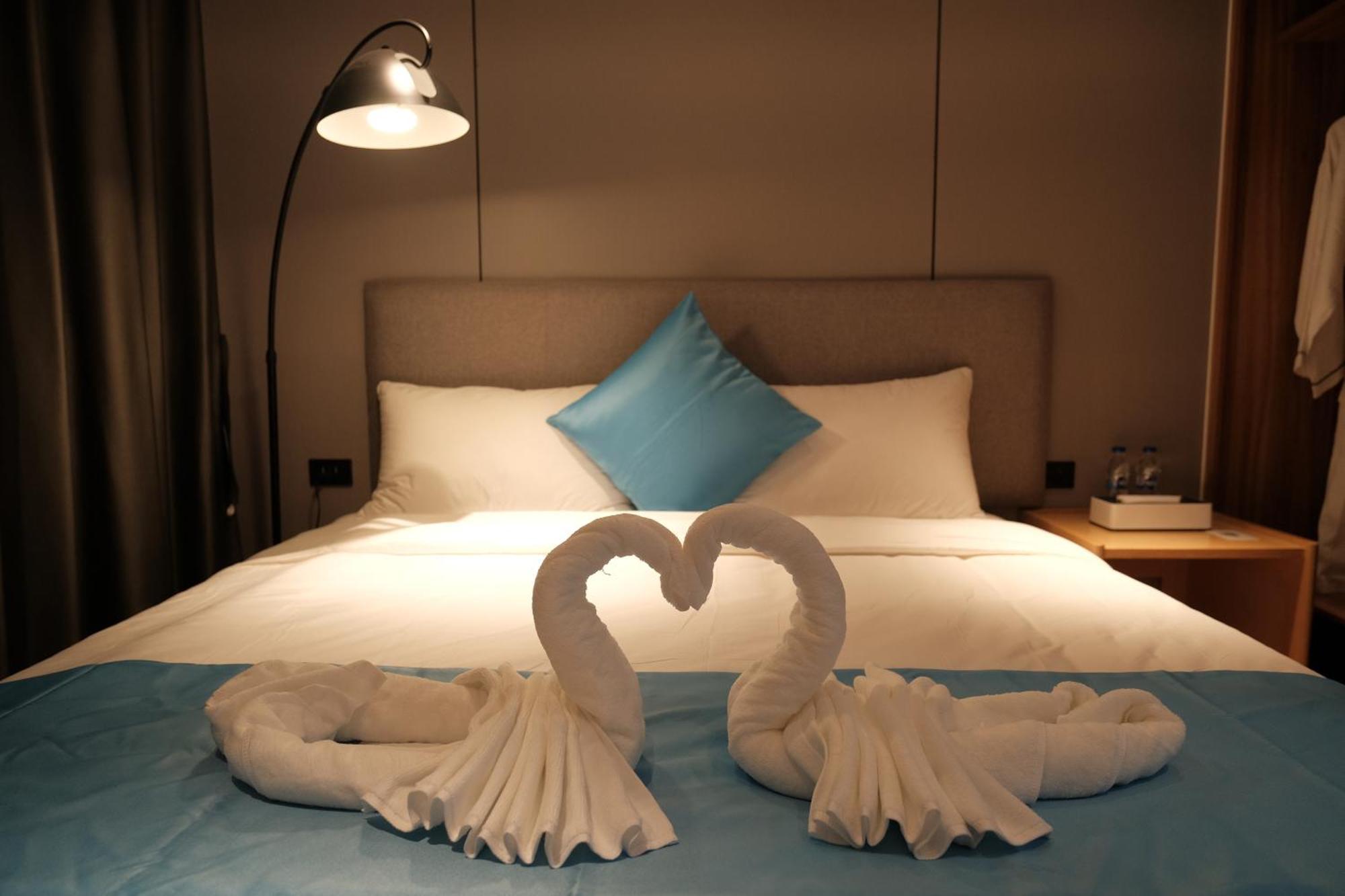 Golden Seagulls Hotel Paranaque City Екстер'єр фото